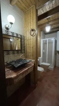 Villa, Banyolu/Duşlu (Casa de Madera)