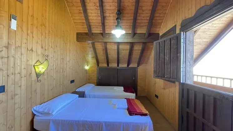 Villa, Banyolu/Duşlu (Casa de Madera)