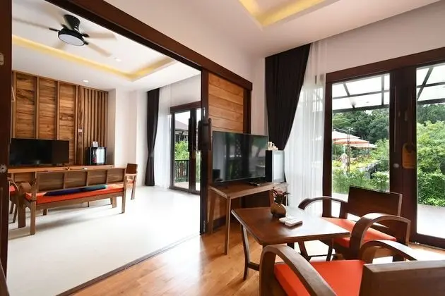 2 Bedroom Bathtub Villa