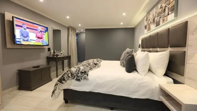 Luxury Tek Büyük Yataklı Oda