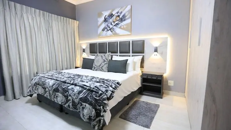 Luxury Tek Büyük Yataklı Oda