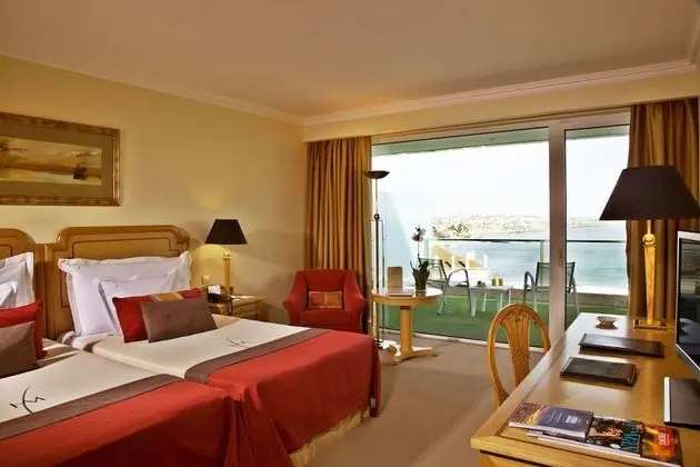Deluxe Tek Büyük veya İki Ayrı Yataklı Oda, Balkon, Kısmi Deniz Manzarası