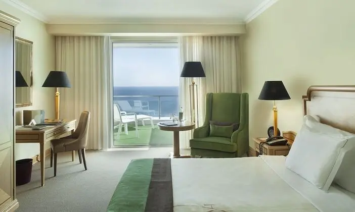 Deluxe Tek Büyük veya İki Ayrı Yataklı Oda, Balkon, Kısmi Deniz Manzarası