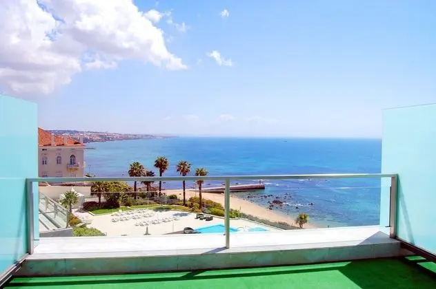 Deluxe Tek Büyük veya İki Ayrı Yataklı Oda, Balkon, Kısmi Deniz Manzarası