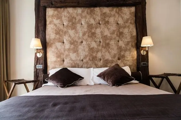 Tek Büyük Yataklı Oda, Sıcak Su Havuzu