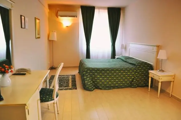 Standard Tek Büyük Yataklı Oda