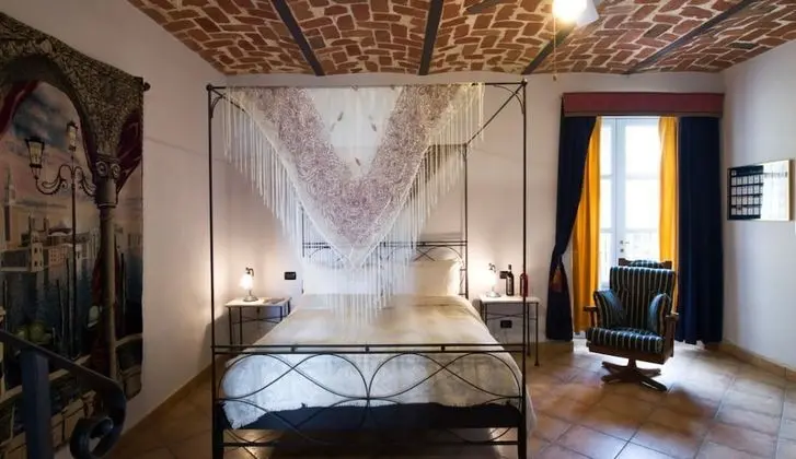 Classic Tek Büyük Yataklı Oda