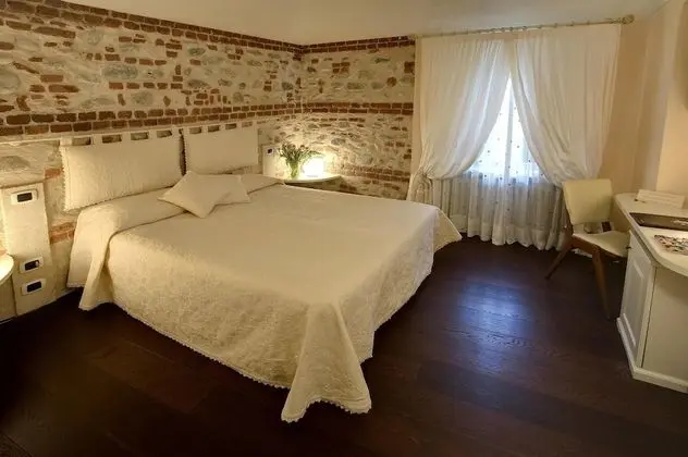 Büyük Yataklı Tek Kişilik Oda