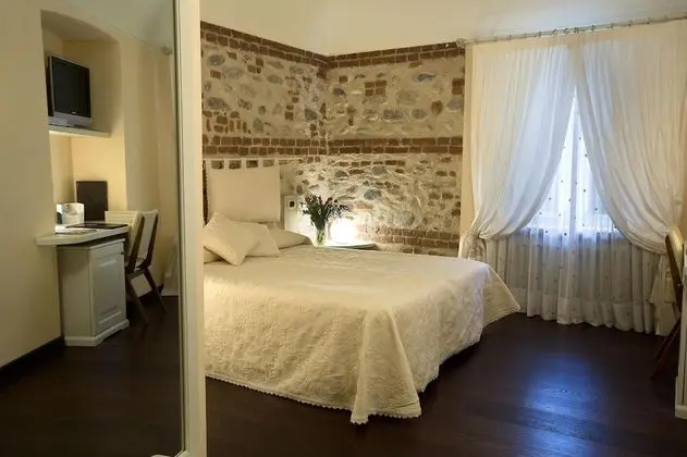 Büyük Yataklı Tek Kişilik Oda