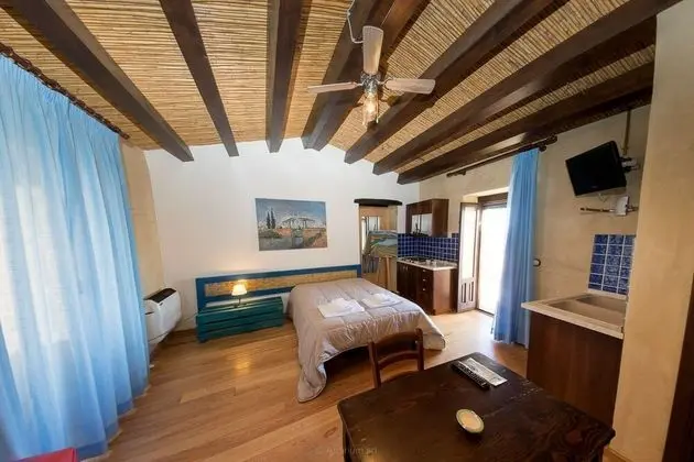 Basic Apart Daire, Göl Manzaralı (Bufalino)