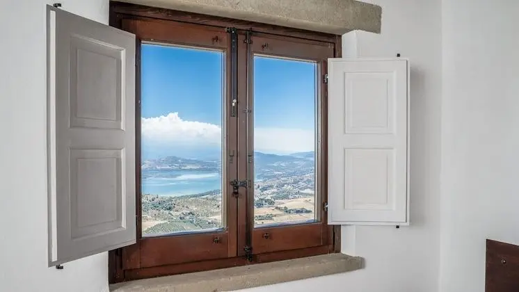 Basic Apart Daire, Göl Manzaralı (Bufalino)