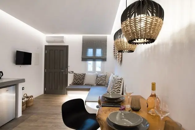 Junior Süit, 1 Büyük (Queen) Boy Yatak ve Çekyat, Dağ Manzaralı