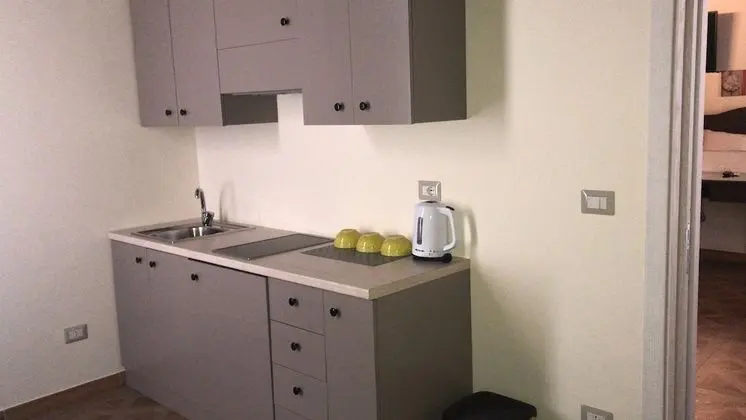 Dört Kişilik Oda, Küçük Mutfak