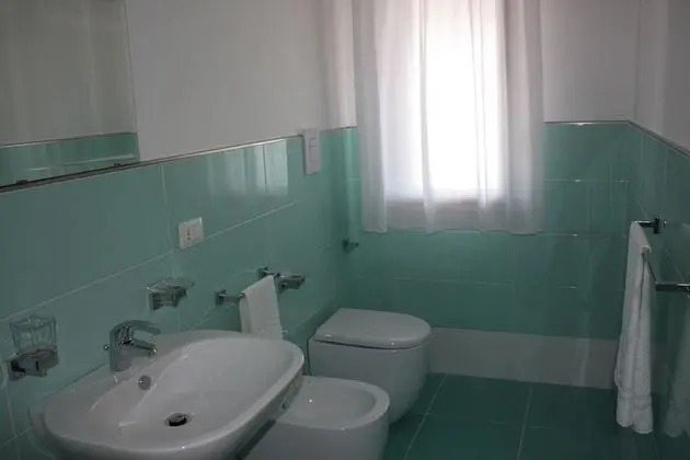 Basic Tek Büyük veya İki Ayrı Yataklı Oda