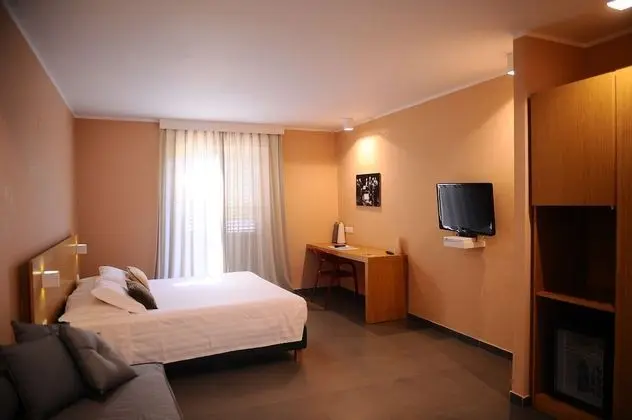 Superior Oda, 1 Büyük (Queen) Boy Yatak, Sigara İçilmez (Converts to 2 Twin Beds)