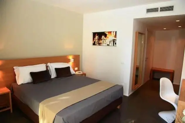Superior Oda, 1 Büyük (Queen) Boy Yatak, Sigara İçilmez (Converts to 2 Twin Beds)