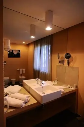 Superior Oda, 1 Büyük (Queen) Boy Yatak, Sigara İçilmez (Converts to 2 Twin Beds)