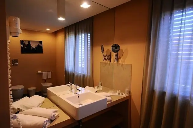 Superior Oda, 1 Büyük (Queen) Boy Yatak, Sigara İçilmez (Converts to 2 Twin Beds)