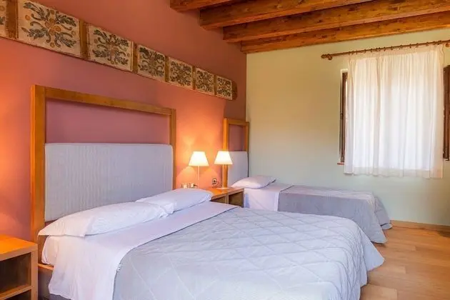 Standard Üç Kişilik Oda, Birden Çok Yatak, Sigara İçilmez, Avlu Manzaralı