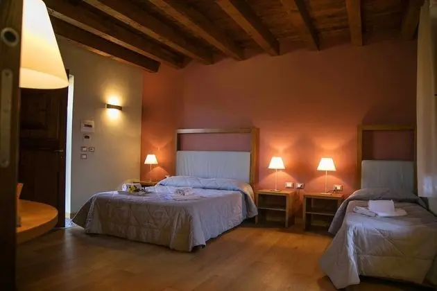 Standard Üç Kişilik Oda, Birden Çok Yatak, Sigara İçilmez, Avlu Manzaralı