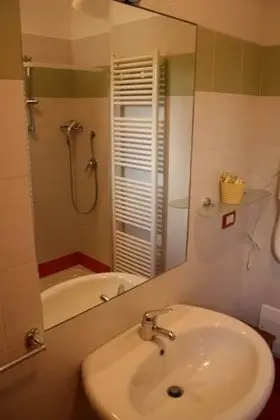 Tek Büyük Yataklı Oda (Salmone)