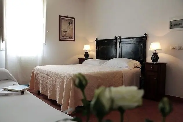 Üç Kişilik Oda, Avlu Manzaralı (Gialla)