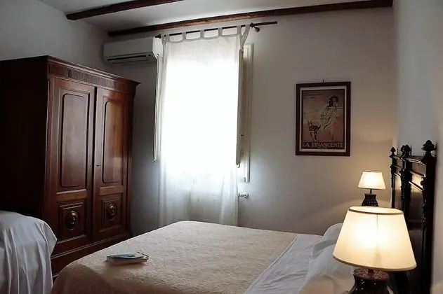 Üç Kişilik Oda, Avlu Manzaralı (Gialla)