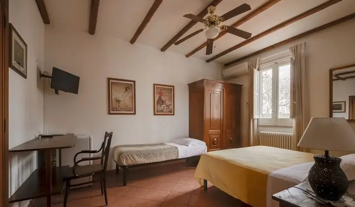 Üç Kişilik Oda, Avlu Manzaralı (Gialla)