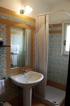 Üç Kişilik Oda, Avlu Manzaralı (Gialla)