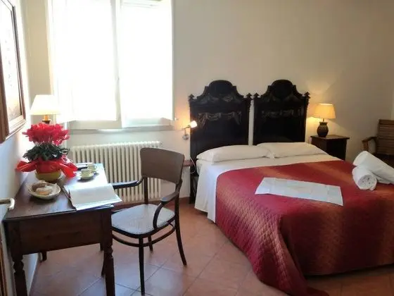 Üç Kişilik Oda, Avlu Manzaralı (Rossa)