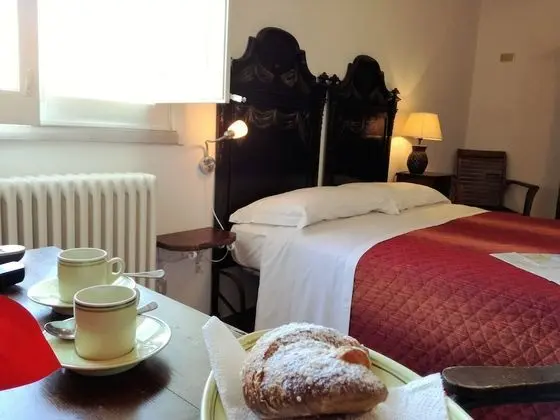 Üç Kişilik Oda, Avlu Manzaralı (Rossa)