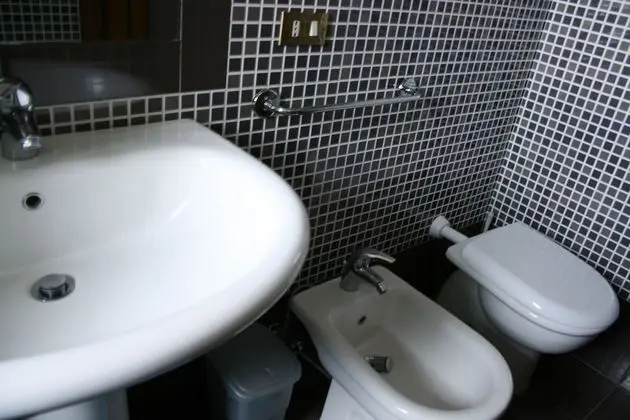 Üç Kişilik Oda, Avlu Manzaralı (Rossa)