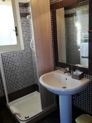 Üç Kişilik Oda, Avlu Manzaralı (Rossa)