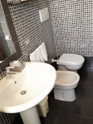 Üç Kişilik Oda, Avlu Manzaralı (Rossa)