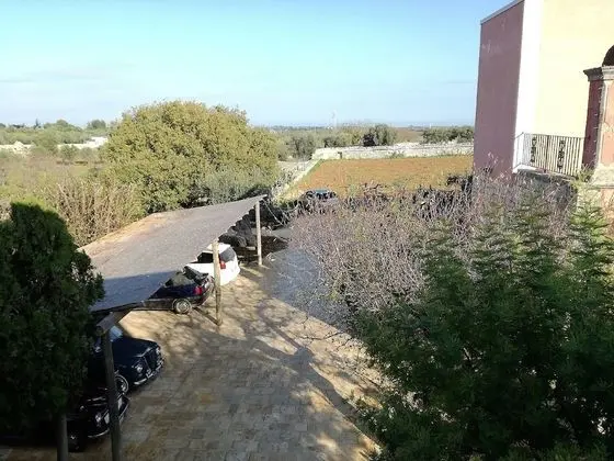 Üç Kişilik Oda, Avlu Manzaralı (Rossa)