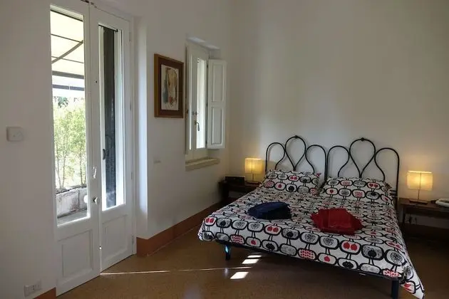 Tek Büyük Yataklı Oda, 1 Büyük (Queen) Boy Yatak, Ortak Banyo, Bahçe Manzaralı