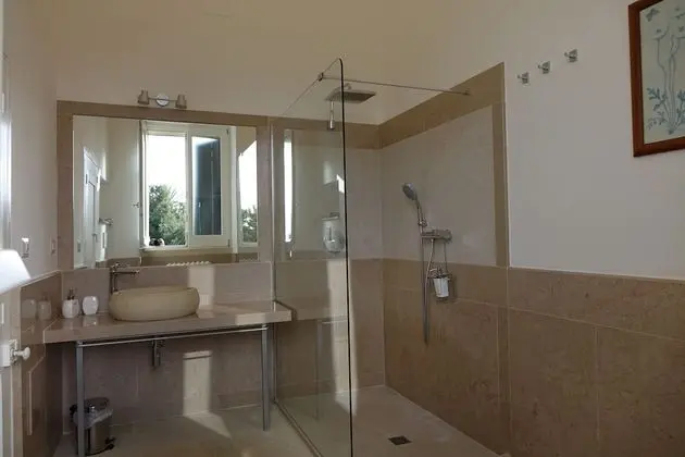 Tek Büyük Yataklı Oda, 1 Büyük (Queen) Boy Yatak, Ortak Banyo, Bahçe Manzaralı