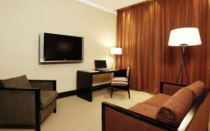 Superior Tek Büyük Yataklı Oda, 2 Çift Kişilik Yatak, Bahçe Manzaralı, Bahçeli