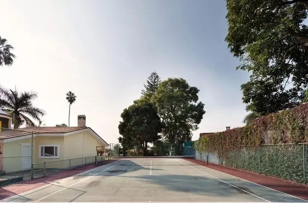 Ev