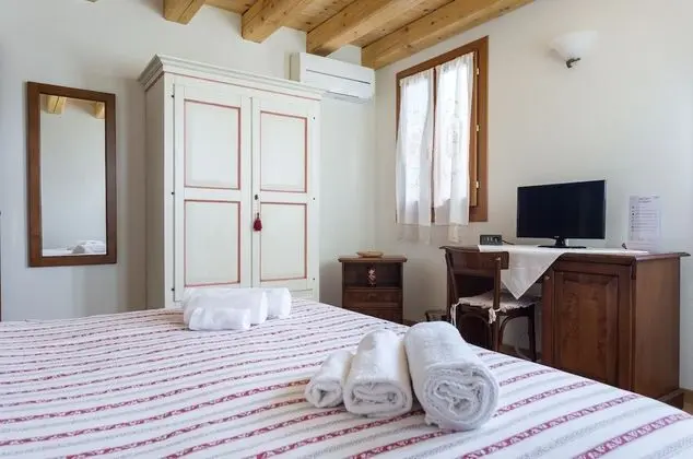 Comfort Tek Büyük veya İki Ayrı Yataklı Oda, Ortak Banyo (external Camera 1)