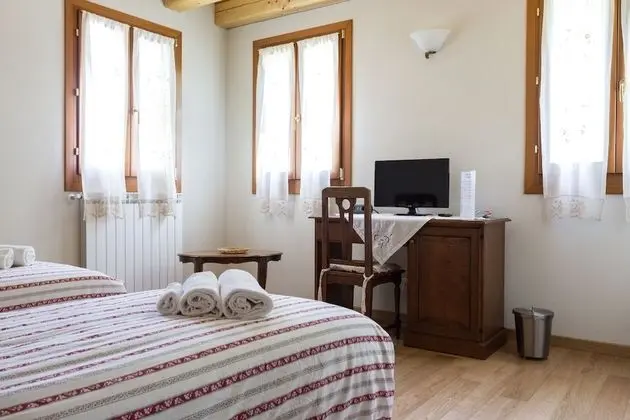 Comfort Tek Büyük veya İki Ayrı Yataklı Oda, Ortak Banyo (external Camera 1)