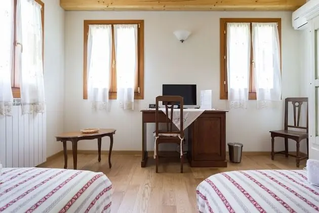 Comfort Tek Büyük veya İki Ayrı Yataklı Oda, Ortak Banyo (external Camera 1)