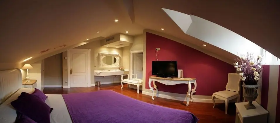 Büyük Yataklı Tek Kişilik Oda