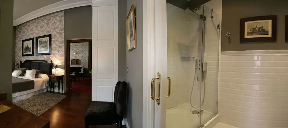 Büyük Yataklı Tek Kişilik Oda