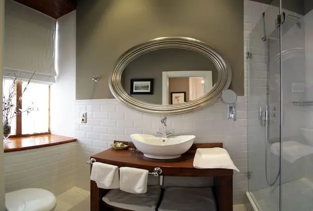 Büyük Yataklı Tek Kişilik Oda