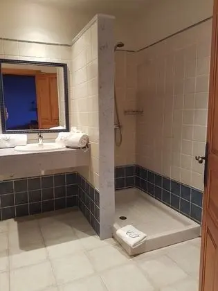 Büyük Yataklı Tek Kişilik Oda