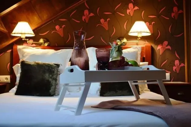 Junior Süit, Sıcak Su Havuzu