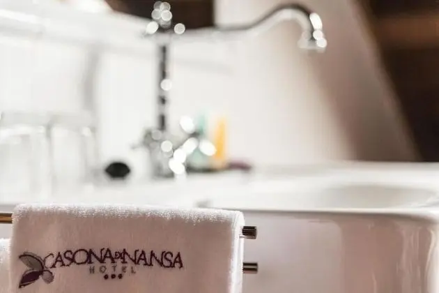 Junior Süit, Sıcak Su Havuzu