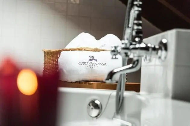 Junior Süit, Sıcak Su Havuzu