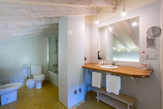 Tek Büyük Yataklı Oda, Balkon, Bahçe Manzaralı